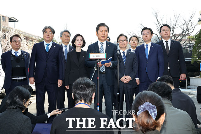 입장 밝히는정청래 단장