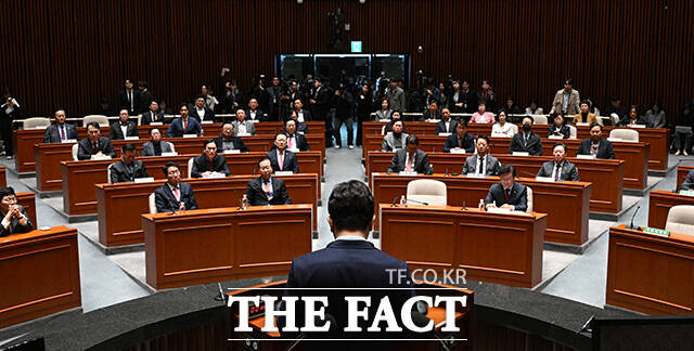 권성동 국민의힘 원내대표가 4일 오후 서울 여의도 국회에서 열린 국민의힘 의원총회에 참석해 모두발언을 하고 있다. /국회=박헌우 기자