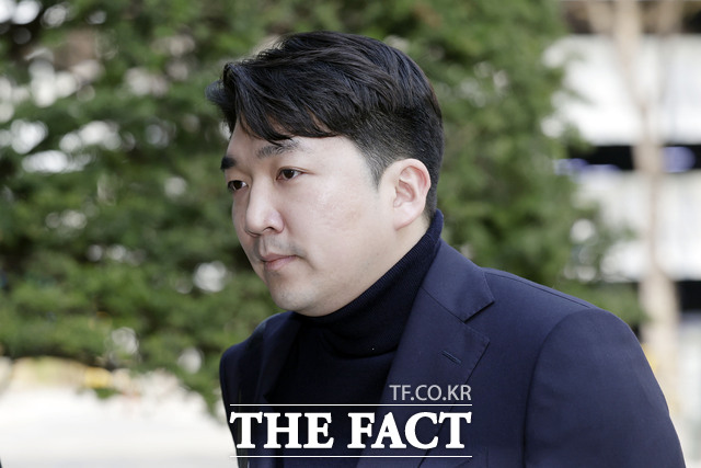 발란이 기업회생절차에 돌입한다. 지난 3일 서울 서초구 서울회생법원에서 열린 심문기일에 기업회생절차를 신청한 최형록 발란 대표가 출석하고 있다. /뉴시스