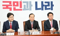  비상대책위원회의 참석하는 권영세-권성동 [TF사진관]