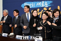  '윤석열 대통령 파면한다'...주먹 불끈 쥔 김선민 당대표 권한대행 [TF사진관]
