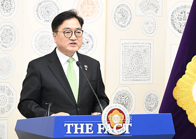 우원식 국회의장이 4일 오전 서울 여의도 국회에서 대국민 특별담화문을 발표하고 있다. /국회=박헌우 기자