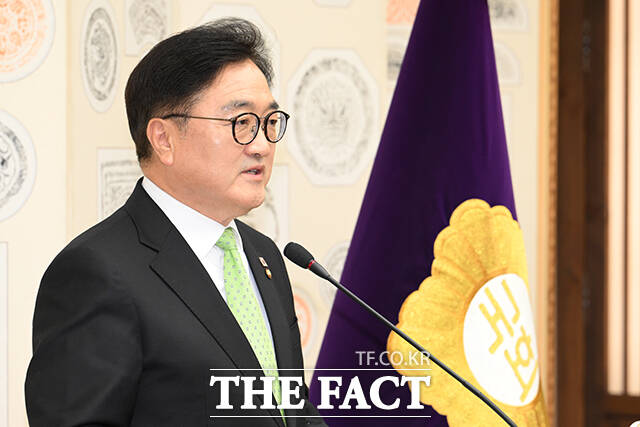 우원식 국회의장이 4일 오전 서울 여의도 국회에서 대국민 특별담화문을 발표하고 있다. /국회=박헌우 기자