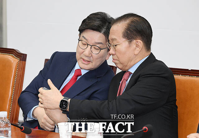 국민의힘은 6일 윤석열 전 대통령의 탄핵에 대해 사과한다면서도 민주당도 반성해야 한다고 말했다. /박헌우 기자