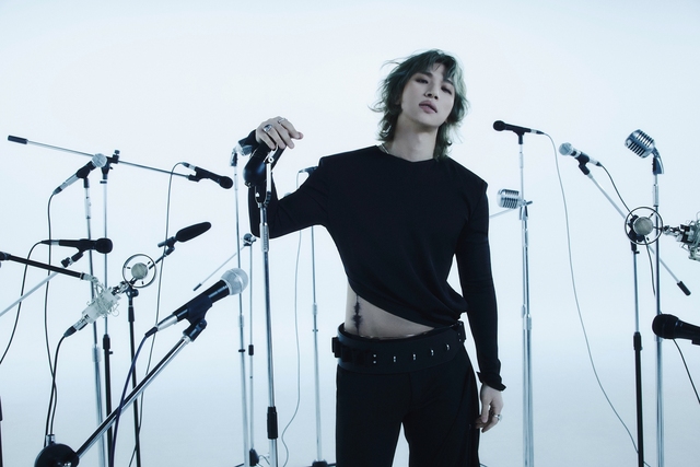 빅뱅 대성이 8일 국내 첫 솔로 앨범 D’s WAVE를 발매한다. 새로운 소속사에서 리메이크 곡과 싱글로 변화를 예고한 대성의 정체성을 확인할 수 있는 앨범이다. /알앤디컴퍼니(디레이블)
