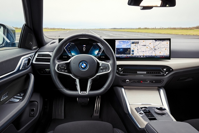 디지털 경험도 한층 개선됐다. 최신 인포테인먼트 시스템인 BMW 오퍼레이팅 시스템 8.5가 탑재돼 직관적인 조작이 가능하다. 뉴 i4 eDrive40 내장. /BMW코리아