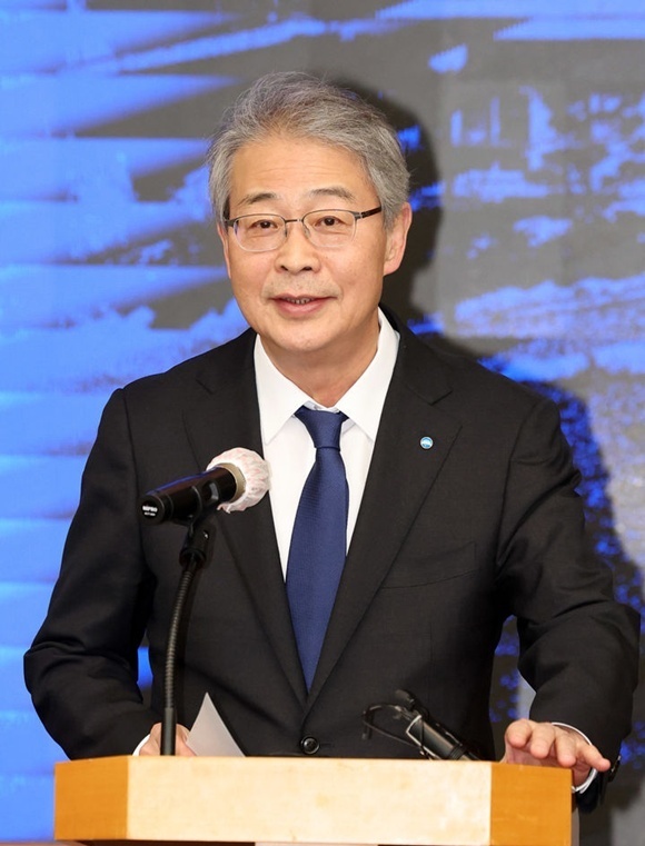 우리금융그룹은 7일 오후 임종룡 회장 주재로 상호관세 피해 지원TF 회의를 개최하고 관세 충격이 큰 수출입기업을 최우선으로 지원하기로 했다. 사진은 임 회장이 지난달 13일 오전 서울 종로구 한국금융연수원에서 열린 사외이사 양성 및 역량강화를 위한 업무협약식에서 인사말을 하고 있는 모습. /뉴시스