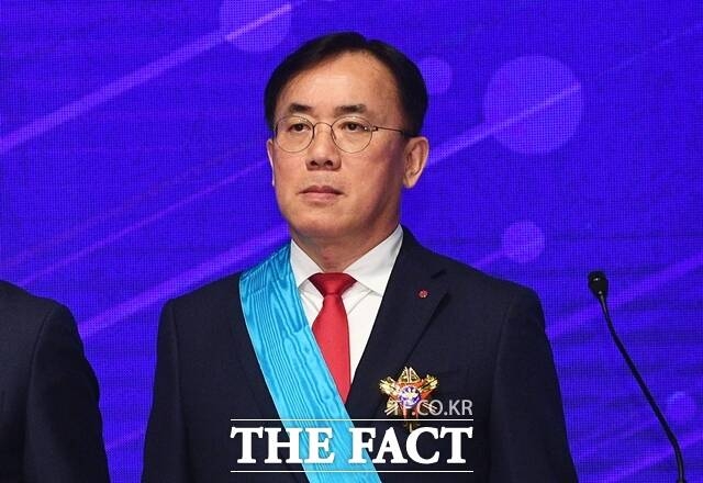 정철동 LG디스플레이 대표이사 사장이 최근 8282만원 규모 자사주를 매입했다. /더팩트 DB