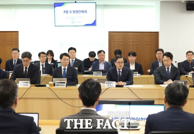 8일 도정열린회의에서 김동연 경기도지사가 발언하고 있다./경기도