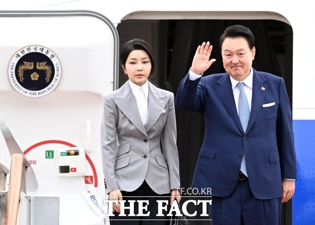 윤석열 전 대통령이 지난 20대 대선 당시 부인 김건희 여사를 두고 구약성경을 다 외웠다는 취지로 말한 것과 관련해 8일 공직선거법상 허위사실공표 혐의로 개신교 단체로부터 검찰에 고발당했다. /이새롬 기자