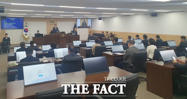 충청광역연합의회가 8일 제3회 임시회 제2차 본회의를 열고 있다. /광역연합회