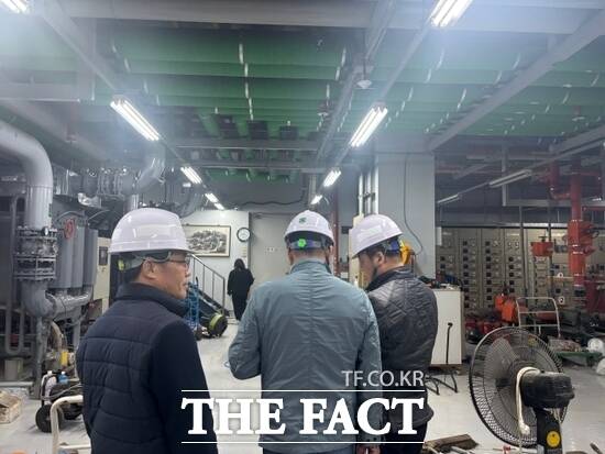 경기 양주시 민·관 합동 점검단이 지난 7일 지역 내 한 주요 시설을 찾아 중대시민재해 예방을 위한 안전 점검을 진행하고 있다. /양주시