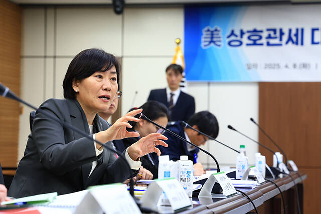 송미령 농림축산식품부 장관은 8일 미국 상호관세 관련 (정부와 기업이) 공동으로 잘 대응하면 상호관세 파고를 넘지 않을까 생각한다고 밝혔다./농림축산식품