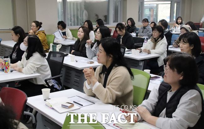 학부모 교육강사단 오리엔테이션 진행 모습./안양시 인재육성재단