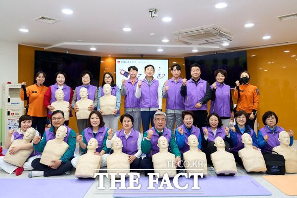대전 서구의회는 8일 복수동 119시민체험센터에서 의원과 직원을 대상으로 재난 및 안전사고 대응 역량 강화를 위한 교육을 실시했다./대전 서구의회