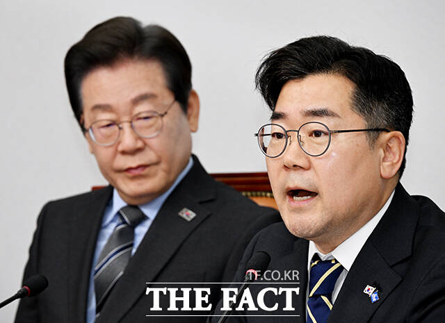 박찬대 더불어민주당 원내대표는 윤석열 전 대통령 부부를 향해 국민께 석고대죄하고 오늘 당장 방을 빼라고 8일 직격했다. /배정한 기자