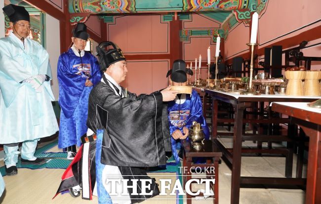 8일 방세환 광주시장이 남한산성에서 현절사 춘계 제향 봉행을 하고 있다. /광주시