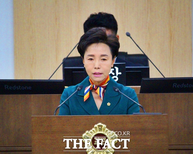 박미옥 충청광역연합의회 초광역건설환경위원회 의원이 8일 제3회 임시회 제2차 본회의에서 5분 자유발언을 하고 있다. /충청광역연합회