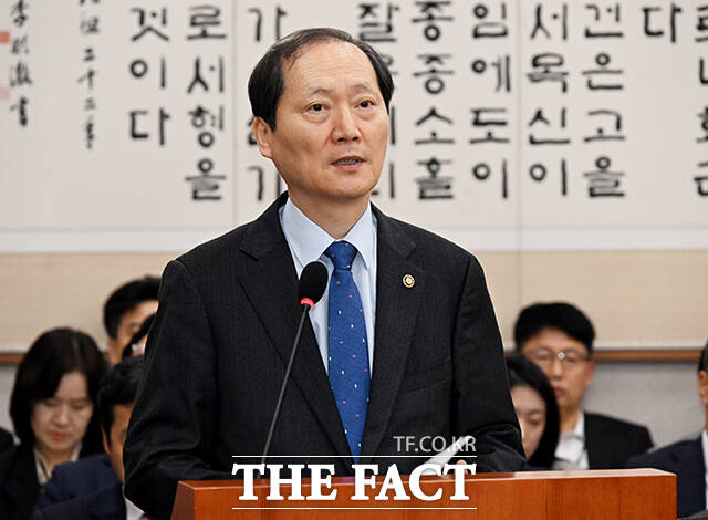 이완규 법제처장이 지난해 11월4일 오후 서울 여의도 국회에서 열린 법제사법위원회 전체회의에 참석해 2025년도 예산안에 대한 제안설명을 하고 있다. /배정한 기자