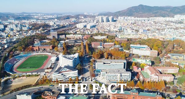 한남대학교가 10일 교육부가 선정하는 ‘첨단분야 혁신융합대학(COSS)사업’ 반도체 소부장(소재·부품·장비)분야에 최종 선정됐다. 사진은 한남대 전경./한남대학교