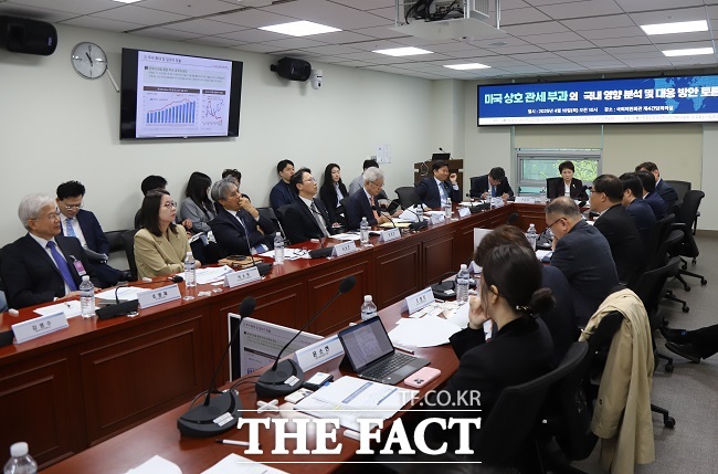 미국 상호관세 부과에 따른 국내영향 및 대응토론회 모습. /이언주 의원실 제공