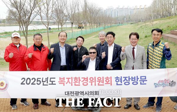 대전시의회 복지환경위원회가 9일 유등천·갑천 파크골프장과 대전시어린이회관을 방문해 시설 운영 상황을 점검했다./대전시의회