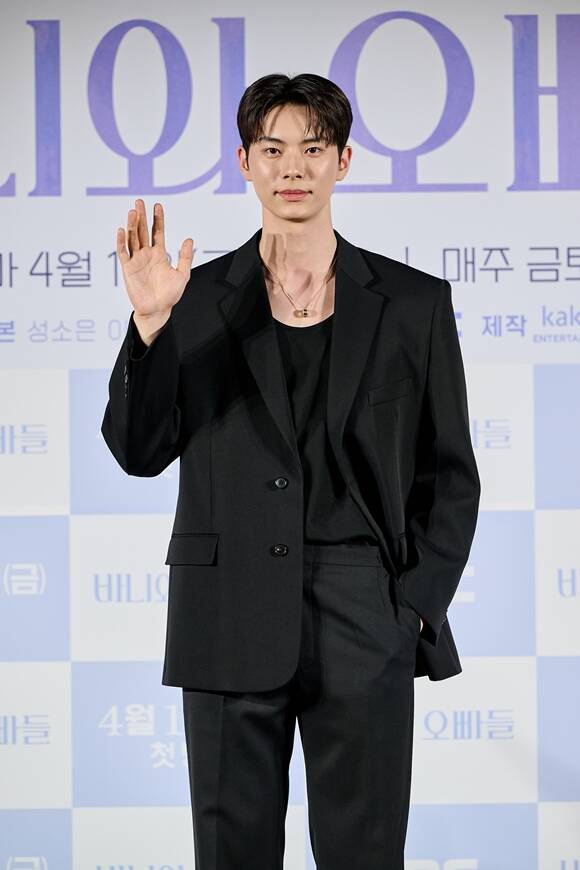 배우 이채민이 MBC 새 금토드라마 바니와 오빠들로 주연 굳히기에 나선다. /MBC