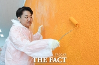  선거캠프 페인트칠 나선 이준석 