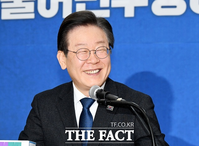 11일 공표된 한국갤럽 여론조사 결과, 6·3 대선 출마를 선언한 이재명 전 민주당 대표가 여권 후보들을 크게 앞선 것으로 나타났다. /배정한 기자
