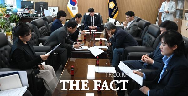대전 중구의회는 의회운영위원회 및 전체의원간담회를 개최하고 제266회 임시회를 오는 17일 하루 일정으로 개최하기로 확정했다./대전 중구의회