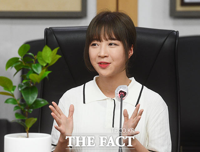 검찰이 유명 유튜버 쯔양(본명 박정원)으로부터 협박 등 혐의로 피소된 김세의 가로세로연구소 대표 사건을 경찰에 돌려보냈다. 사진은 박 씨가 지난 2022년 7월7일 서울 종로구 정부서울청사에서 열린 제3회 섬의 날 홍보대사 위촉식에 참가해 소감을 밝히고 있는 모습. /이동률 기자
