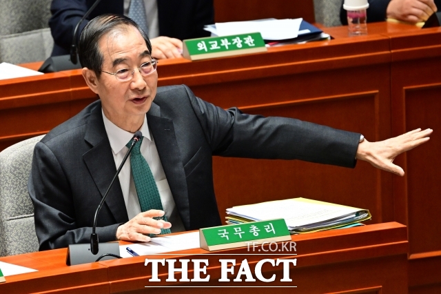 한덕수 대통령 권한대행 국무총리는 14일 미국발(發) 통상 대응과 관련해 필요한 경우 도널드 트럼프 미국 대통령과 직접 소통하겠다고 밝혔다. /남윤호 기자