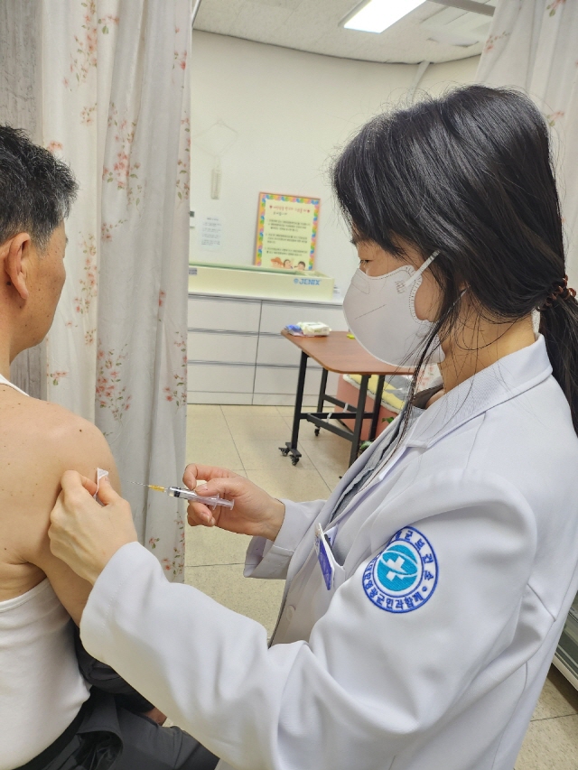 영광군이 60세 이상 군민을 대상으로 대상포진 예방접종을 실시한다. /영광군