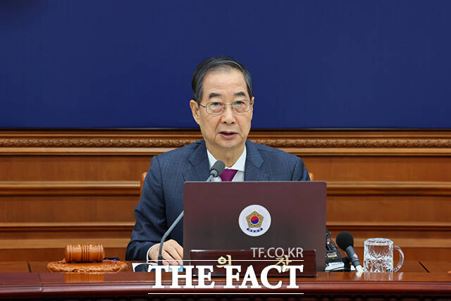 한덕수 대통령 권한대행 국무총리가 14일 오전 서울 종로구 정부서울청사에서 열린 국무회의에 참석해 모두발언을 하고 있다. /국무총리실