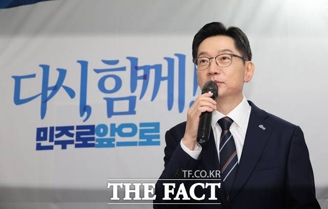 김경수 전 경남지사는 14일 새로운 대통령 선출에 앞서 내란의 완전한 종식부터 국민 앞에 약속해야 한다며 그 첫걸음으로 내란의 본산인 용산 대통령실을 단 하루도 사용하지 않을 것을 여야가 함께 약속해야 한다고 밝혔다. /뉴시스