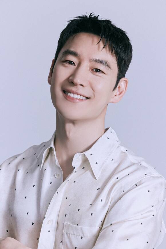 배우 이제훈이 최근 서울 강남구 한 카페에서 <더팩트>와 만나 JTBC 토일드라마 협상의 기술과 관련한 이야기를 나눴다. /컴퍼니온