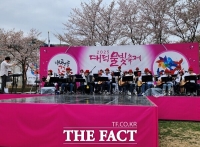  대덕시니어오케스트라, 대덕물빛축제서 열정 가득한 연주 펼쳐 