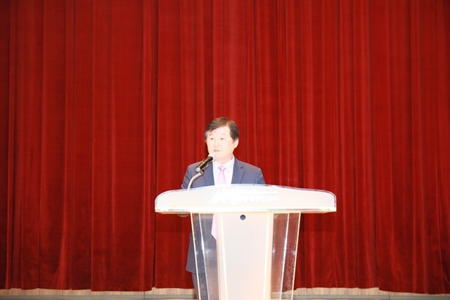 황영식 한국광해광업공단(KOMIR·이하 코미르) 신임 사장이 15일 강원도 원주 본사에서 취임사를 하고 있다. /코미르