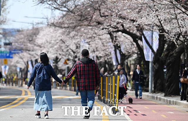 15일 기상청에 따르면 다음날부터는 평년기온을 회복할 것으로 예상된다. /박헌우 기자