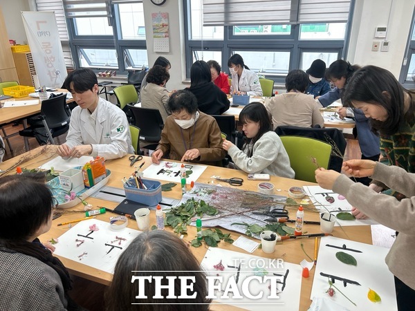 대전 서구 치매환자 인지재활프로그램 운영 모습./대전 서구