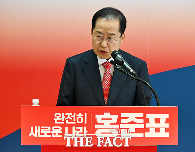 제21대 대통령 선거 출마를 선언한 홍준표 전 대구시장이 15일 오후 서울 여의도 대하빌딩 선거사무소에서 열린 선진대국시대 비전발표회에 참석해 발언을 하고 있다. /배정한 기자