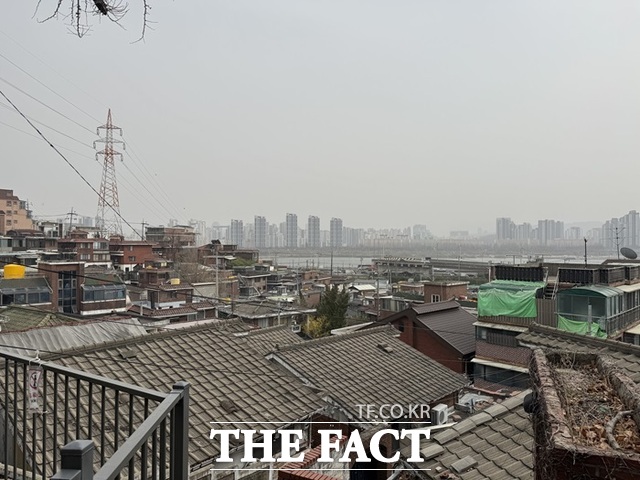한남5구역 재개발 조합이 15일 오후 마감한 수의계약을 위한 시공자 선정 입찰에는 DL이앤씨가 단독으로 참여했다. 사진은 서울 한남5구역 재개발 구역 일대. /황준익 기자