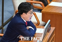  우원식 의장에 항의하는 권성동 원내대표 [포토]