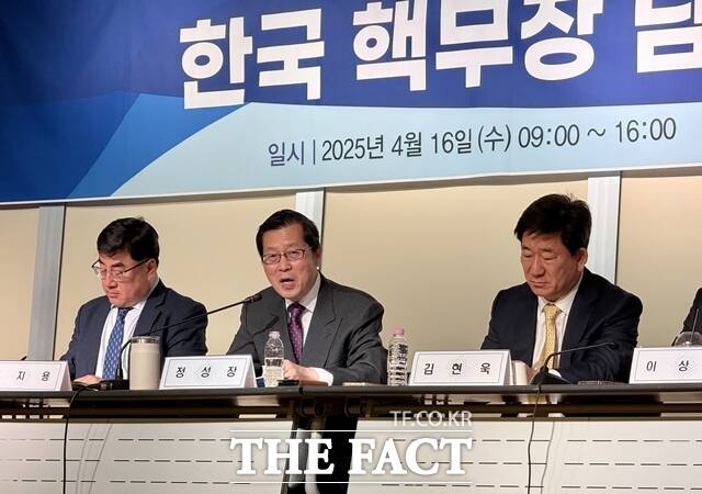 한국의 핵무장이 한반도에서의 치열한 핵 군비경쟁을 야기할 것이라는 분석도 나온다. 사진은 왼쪽부터 김 교수, 정 센터장, 김현욱 세종연구소장의 모습. /종로=이동현 기자
