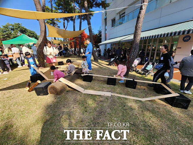 지난 2023년 10월 성남시육아종합지원센터(실외)에서 열린 육아데이 행사 모습./성남시