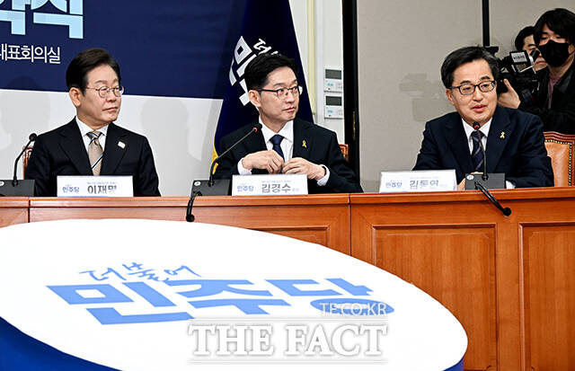 발언하는 김동연 경기도지사(오른쪽).