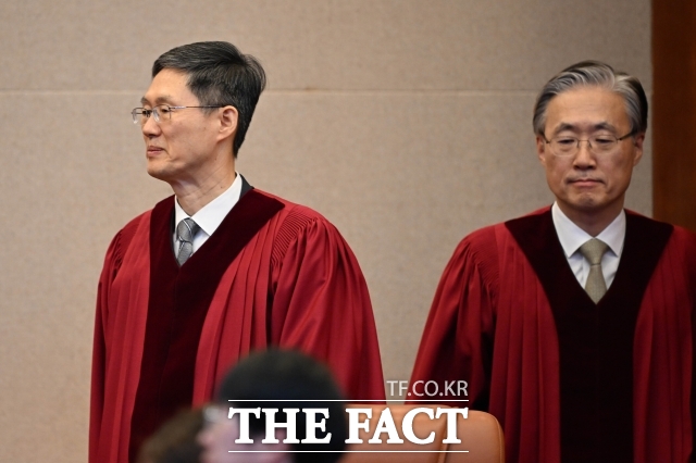 4일 서울 종로구 헌법재판소 대심판정에서 윤석열 대통령 탄핵심판 선고 기일이 진행되고 있다. 2025.04.04 사진공동취재단