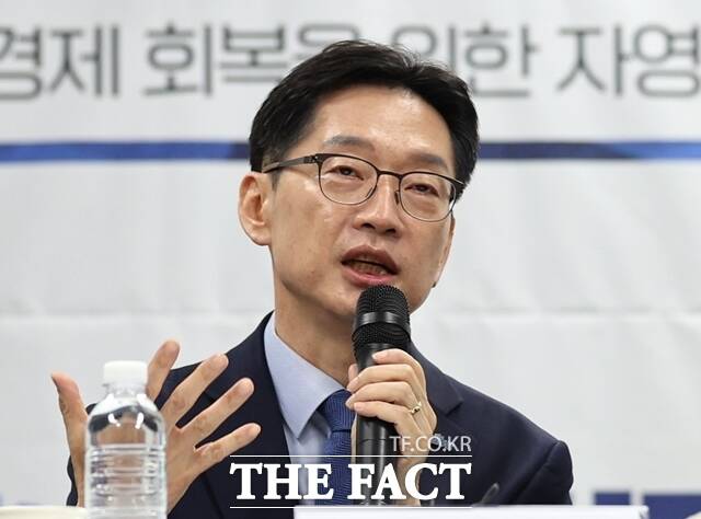 김경수 전 경남지사는 16일 혁신 성장 3대 전략으로 △벤처·스타트업 생태계 조성 △국가 특성화 연구 중심 대학 △전국 5대 메가시티 등을 내세우며 국가 투자 시대를 열겠다고 밝혔다. /뉴시스