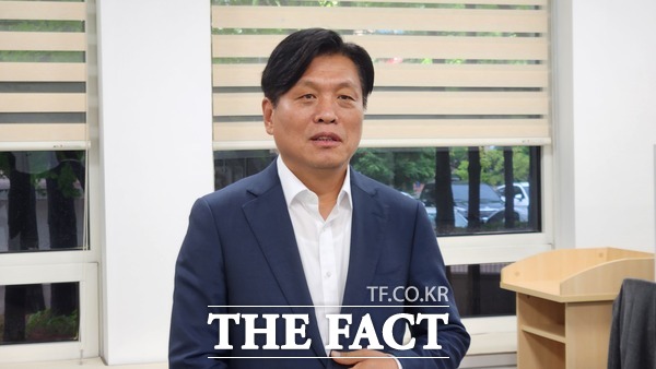 더불어민주당은 헌법재판소가 한덕수 대통령 권한대행 겸 국무총리의 대통령 몫 헌법재판관 2인 지명에 대한 가처분을 인용하자 혼란을 틈탄 그 어떤 알박기 시도나 월권행위도 용납되지 않음을 명심하라고 직격했다. /더팩트 DB