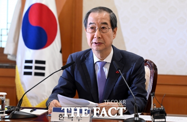 국무총리실은 16일 헌법재판소가 한덕수 대통령 권한대행 국무총리의 헌법재판관 후보자 지명 효력을 정지한 데 대해 헌재의 결정을 존중한다며 본안의 종국결정 선고를 기다리겠다고 밝혔다. /임영무 기자